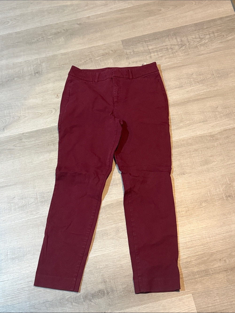 Old Navy Women's Skinny Pants in Burgundy